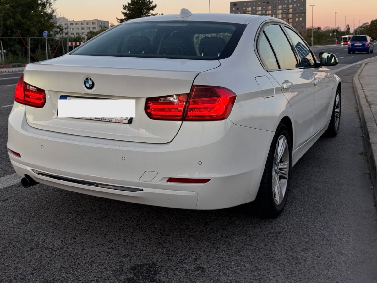 Business sedan, Pohľad zozadu — letiskové taxi Bratislava – Viedeň, Praha, Budapešť | Taksi.sk